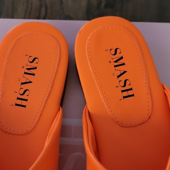 Smash Sandals - Picture 3 of 7